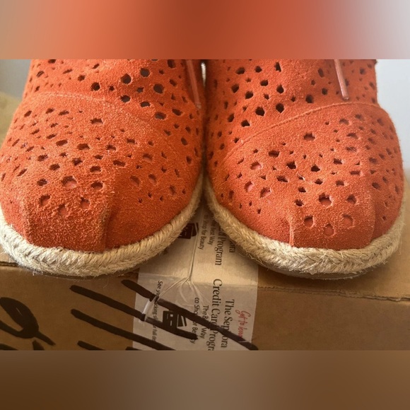 Toms orange Suede Wedge Booties, Size 7.5 - Picture 5 of 9